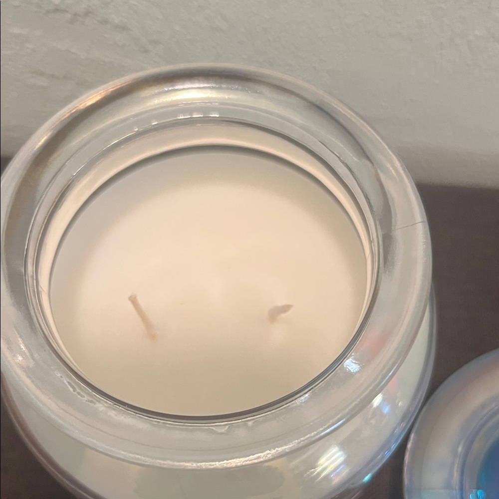 Paris Hilton That's Hot Scented Candle - Pink and White - Picture 4 of 8